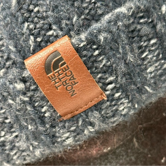 The North Face Blue Lined Cable Knit Beanie Unisex One-Size Outdoors Cozy - Picture 2 of 8